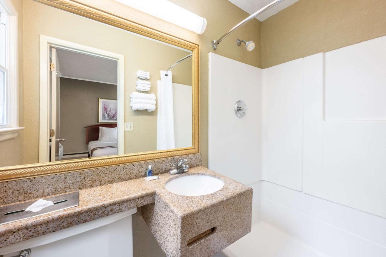 Rodeway Inn Poughkeepsie Zewnętrze zdjęcie