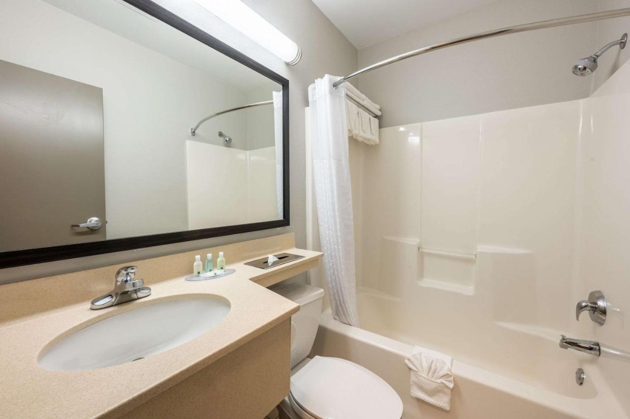 Rodeway Inn Poughkeepsie Zewnętrze zdjęcie